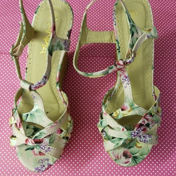 Pink Floral Wedges - Picture 1 of 6
